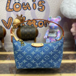 Louis Vuitton Hills Pochette M82949 Blue